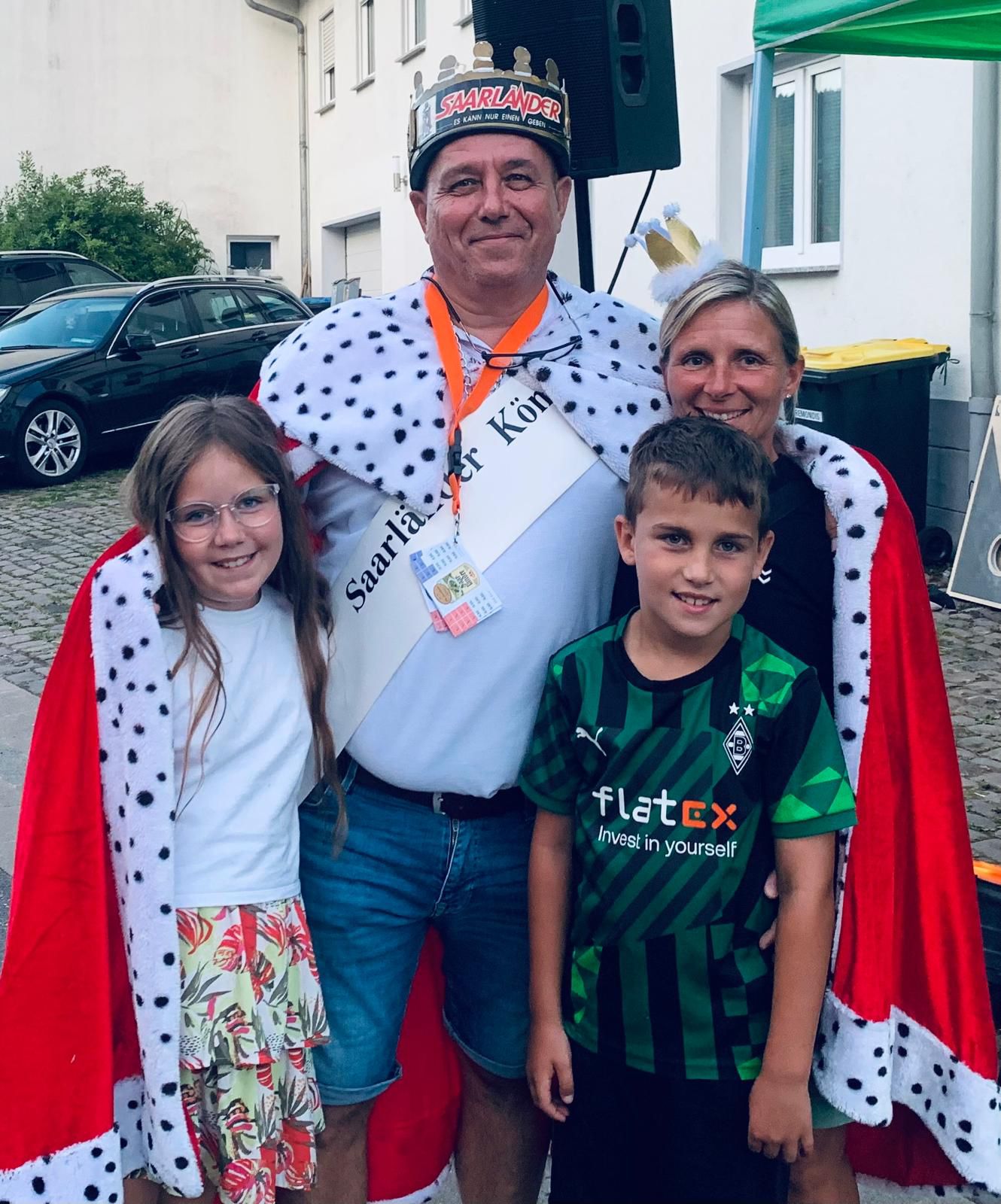 Saarländerkönig Elmar (2025/2026) mit Familie<br>